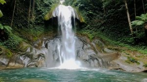 Шум водопада в горах | Уютный белый шум и спокойствие природы 🌊🏞️