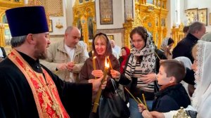 Частицу Благодатного огня привезли в Донецк из Москвы