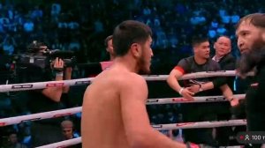 👊Ибрагим Никархо отправил в нокаут Агельбаева , на что судья остановил бой👇