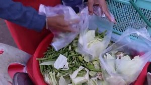 Уличная еда в Камбодже.