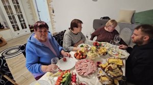 Коля  Сытник- Пасха На Игрени! Мама Приготовила Смаколики! Дегустируем Паски ! Сьели Всю Колбасу