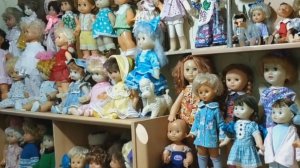 Собрала более 50 кукол времён СССР, сама реставрирую и обшиваю