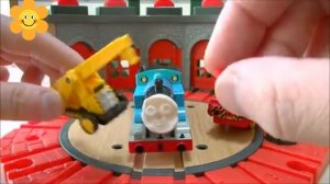 Паровозики Томас и его друзья для детей. Использую:пластилин и палки. #дети #видеодлядетей