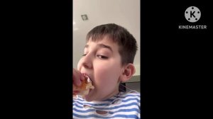 Обзор на наши разукрашенные яички и ем куличики!