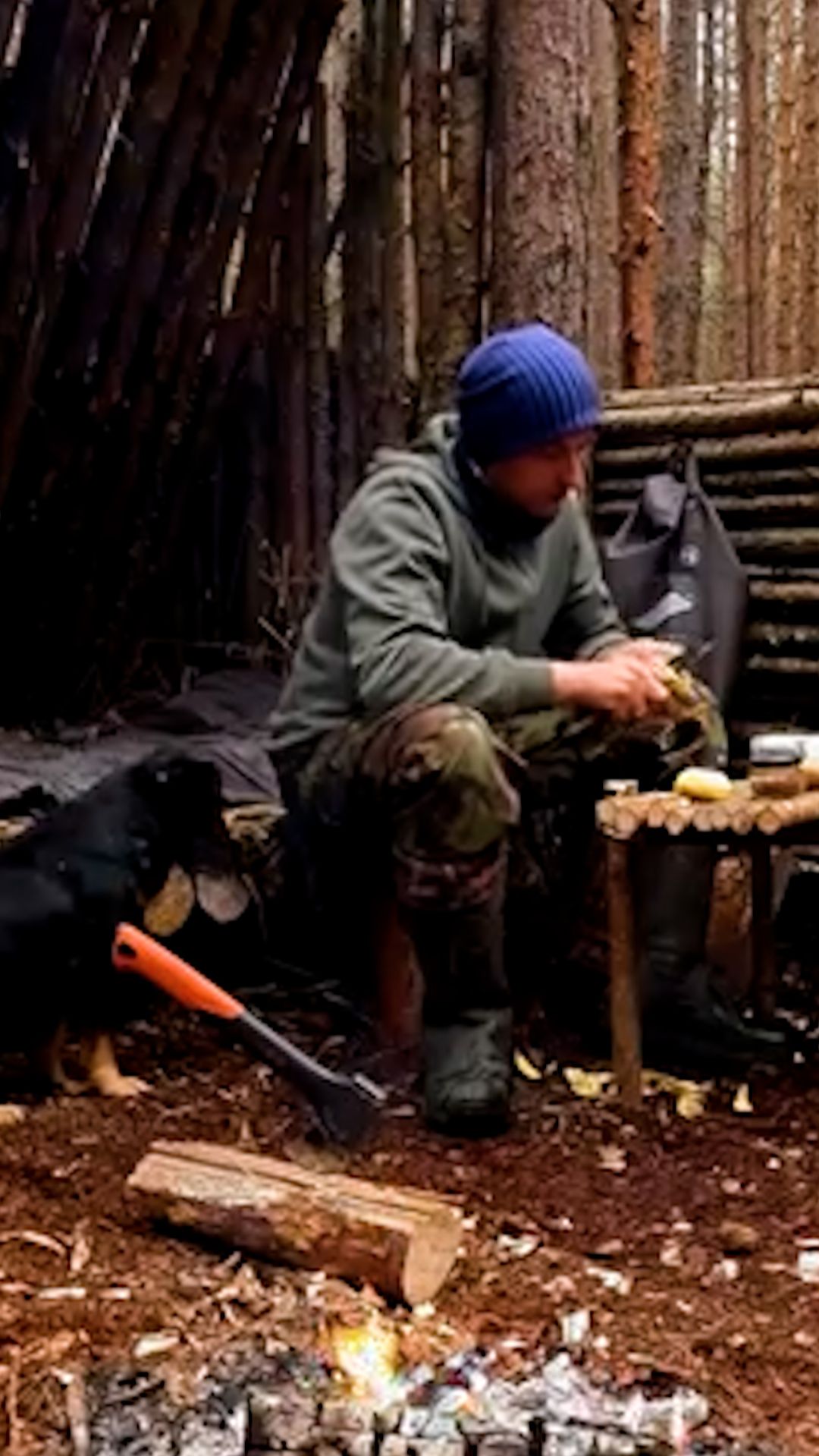 Готовлю вкусный обед в лесу на костре