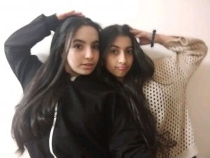 1. С пасхой
2 . на  стриме с Двоюродной сестрой♥️✌