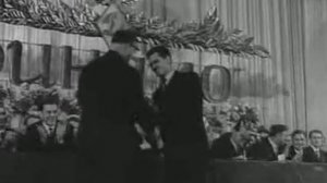 Чемпионат СССР по футболу 1961 год . Первые золотые медали чемпионов страны команды Динамо Киев .