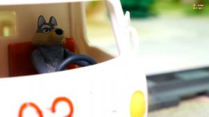 Видео для детей -Жуки-Мутанты напали на папу Свина! Щенячий патруль спасает скорую помощь с волками