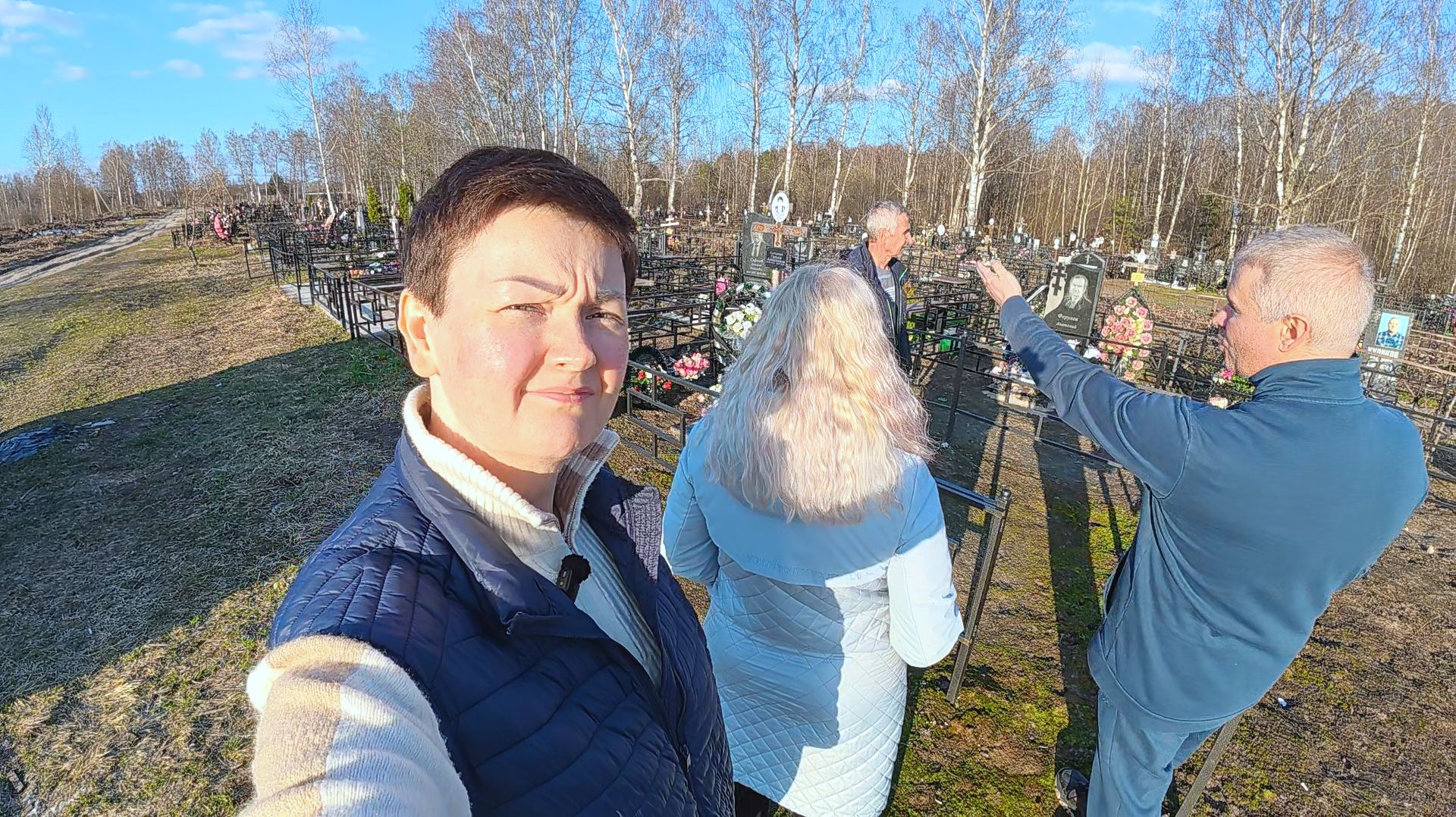 Мы все в ШОКЕ! Съездили на КЛАДБИЩЕ навестили маму! ОТЕЦ научил Вована ПЛОХОМУ! Машине КОНЕЦ! Влог