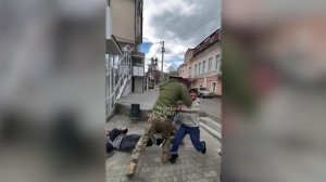 Кадры насильственной мобилизации на Украине появляются каждый день.