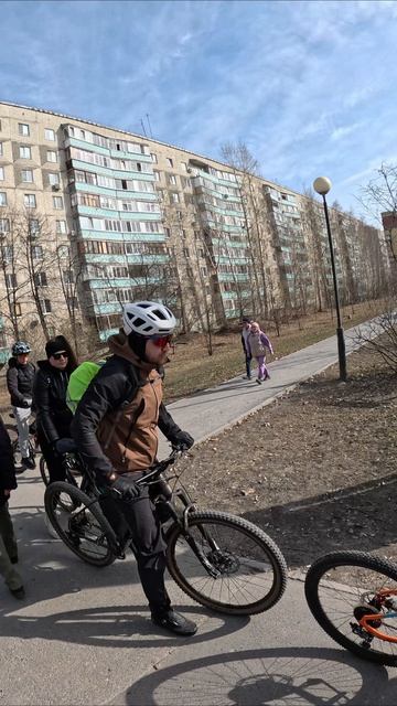 Отсеки поток на красный, прими решение, особенно если водитель авто #велопоездка #велосипед #Тюмень