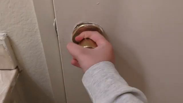 Как открыть дверь?