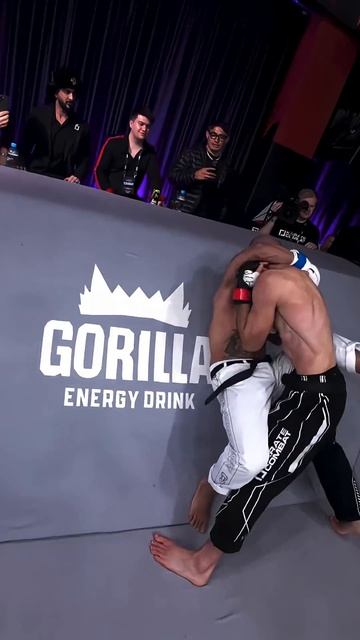 Гурам Кутателадзе: сумасшедшее добивание с камеры рефери !!! RCC x Karate Combat