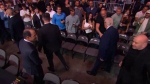 Пока Вэнс ведет переговоры с Ираном, Трамп поехал смотреть на бои.