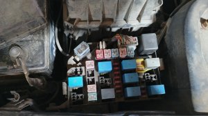 Где находится реле бензонасоса Хендай акцент