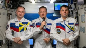 Российский экипаж МКС поздравил соотечественников с Днем космонавтики