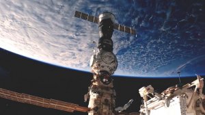 Космонавты Роскосмоса с борта МКС поздравили россиян с Днем космонавтики