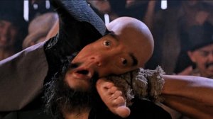 Горячие головы. Пародия на Рэмбо: Первая кровь.