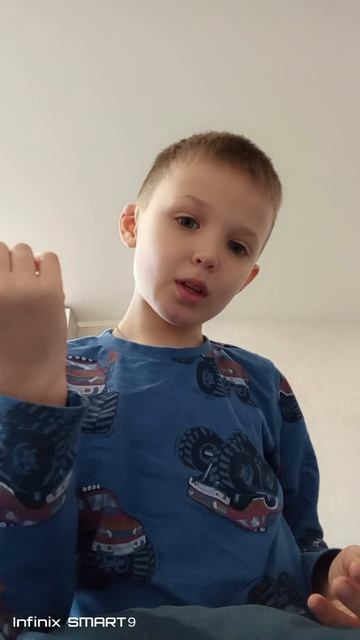 Нас держали в зале