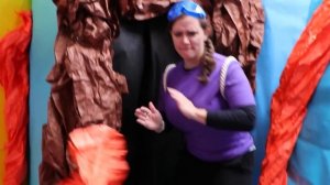 Escape Giant Octopus in IRL Underwater Box Fort Obby!!