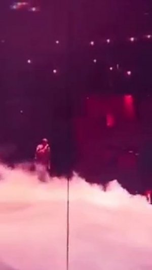 Канье Уэст продолжает бомбить своим исполнением 🎤 наших 🇷🇺 хитов 😯