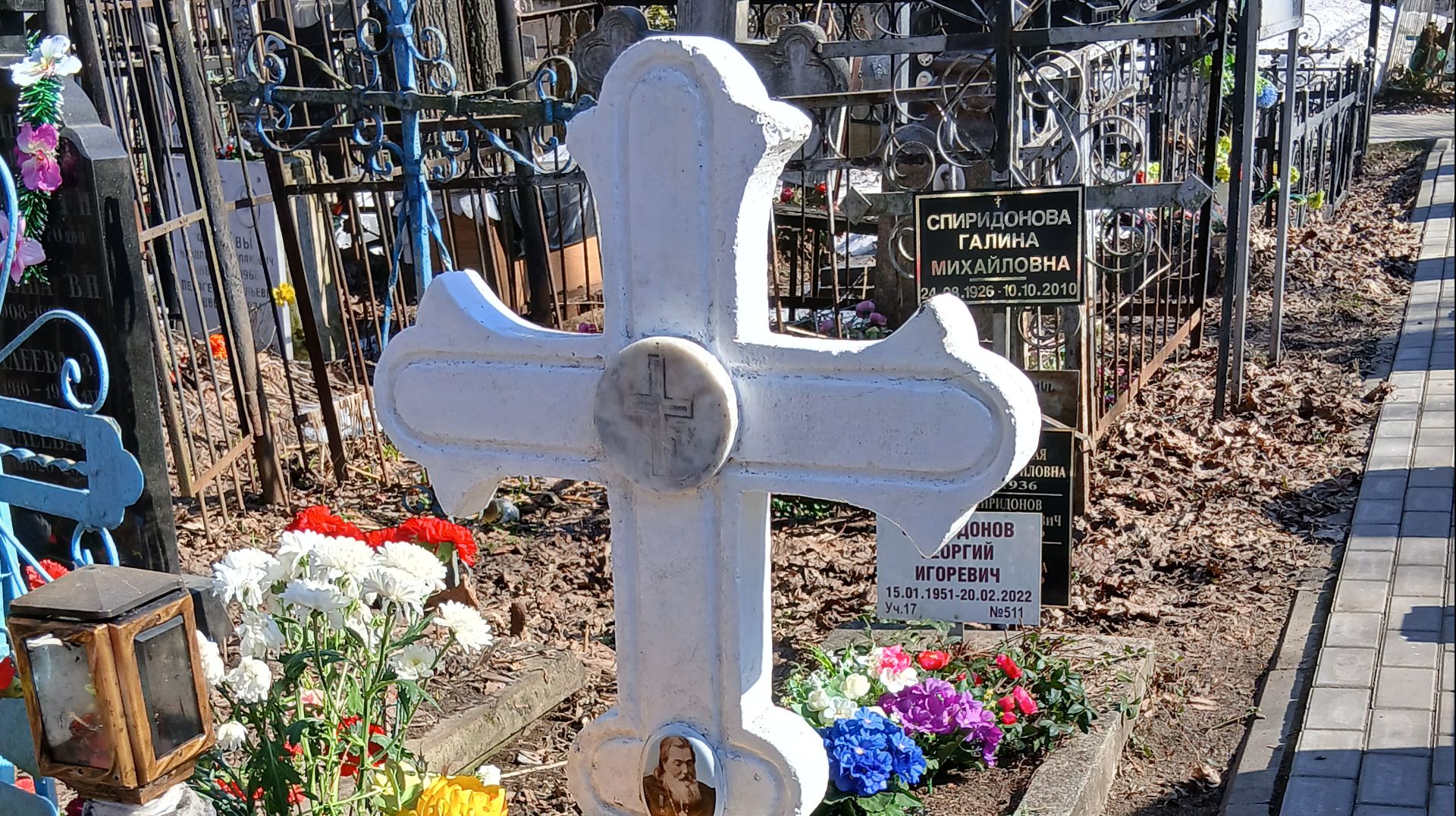 Чудотворная могила батюшки Валентина