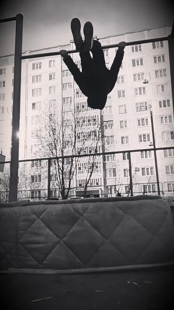 трюки на турнике смотреть онлайн