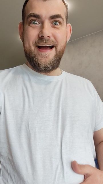 Маленький мальчик в лесу