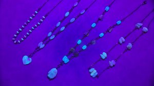 Жемчуг и перламутр в ультрафиолете. Как отличить натуральный камень от подделки