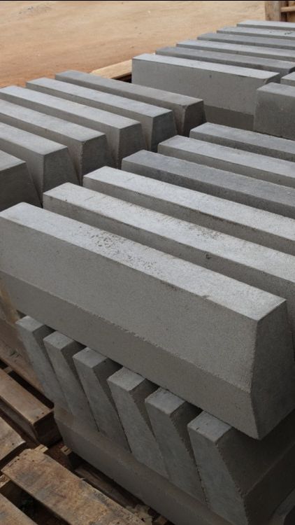 Вибропресс для производства метрового бордюров стоя-испытание перед выпуском