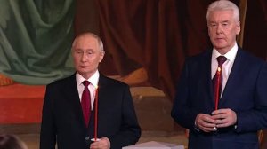 Владимир Путин и Сергей Собянин в храме Христа Спасителя на пасхальной службе