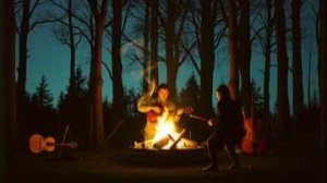 9. Сидим с друзьями у костра