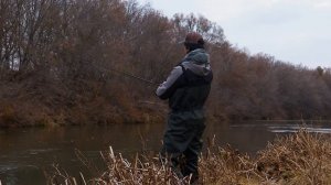 Нашёл рыбные места на реке! Судак и щука клюют на джиг! Рыбалка на спиннинг с берега.