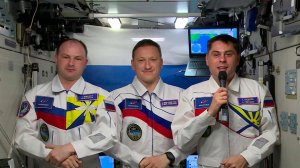 Космонавты с орбиты МКС поздравили россиян с Днем космонавтики: видео.