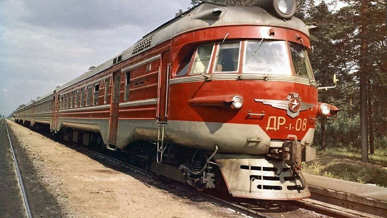 В ПОЕЗДЕ: СТУК КОЛЁС И ДОЖДЬ