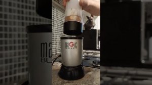 Прикольный коктейль из кефира.mp4