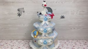Подарочный торт из подгузников для мальчика с игрушкой