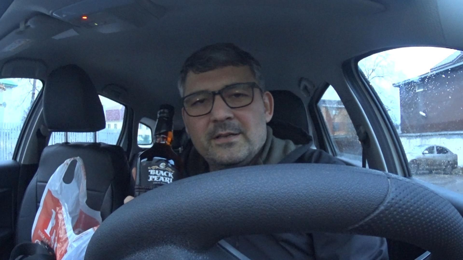 пару заказов и домой,дождь,ветер,КЭФА нет,купил бутылку уехал в запой