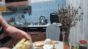 Пасхальный завтрак,пробуем кулич.