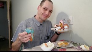 Мукбанг с пасхой, рисовая каша с бананом, бутерброд и пироженое.