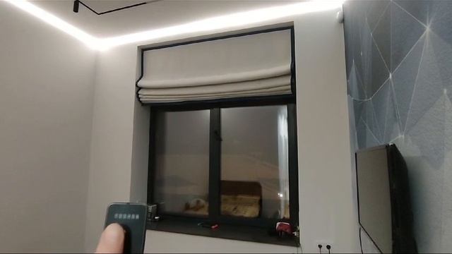 Римская штора с электроприводом A-OK AM24. Карниз Компакт. Монтаж в проем. Пульт. 220 вольт.