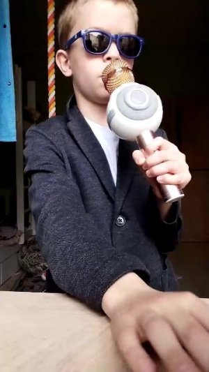 я экономлю очень смешное видео заходи сюда если что вот текст смотри в описании не забывай