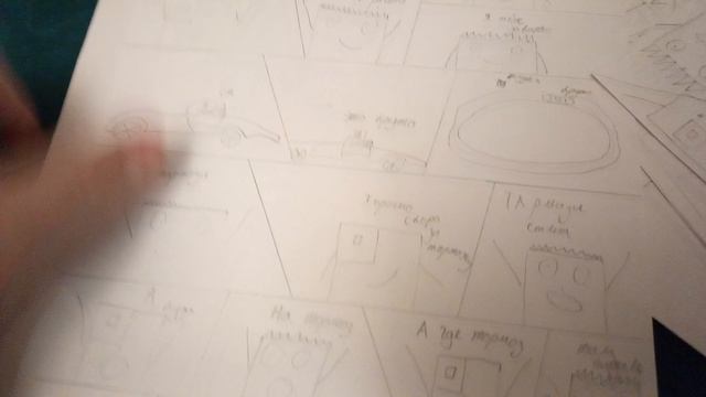 смотрю тетрадку сестры и свои рисунки