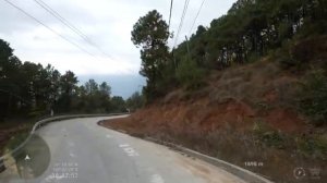 Скрытая в скалах дорога из Китая от Хуанву до реки Уси.