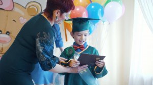 Какие красивые выпускники, награда достойна получателя, видеосъёмка выпускного