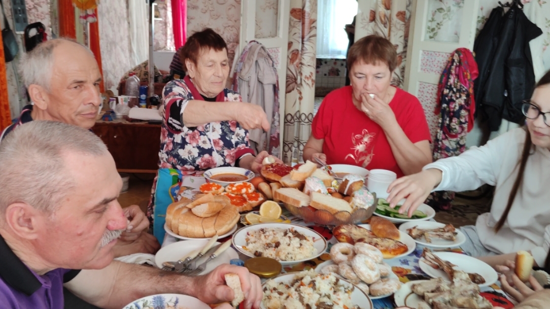 Жизнь в деревне 🏡 // у нас традиция, ходят дети // едем к маме //