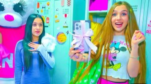 ДИАНА В ШКОЛЬНОМ ШКАФЧИКЕ НАШЛА НОВЫЙ 13 АЙФОН!!! КТО ИСПОЛНИЛ МЕЧТУ ДИАНЫ?