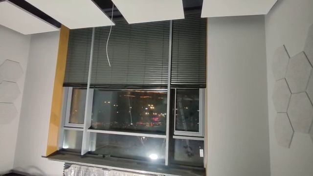 Горизонтальные жалюзи Coulisse 50 мм. с алюминиевыми ламелями и электроприводом, управление пультом,