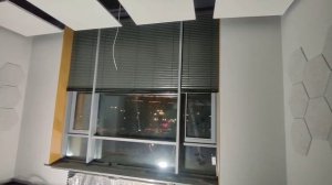 Горизонтальные жалюзи Coulisse 50 мм. с алюминиевыми ламелями и электроприводом, управление пультом,