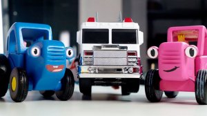 Пожар дома у Свинки Пепы - Поиграем в Синий трактор - пожарный раз, два, три – огонь, не гори!